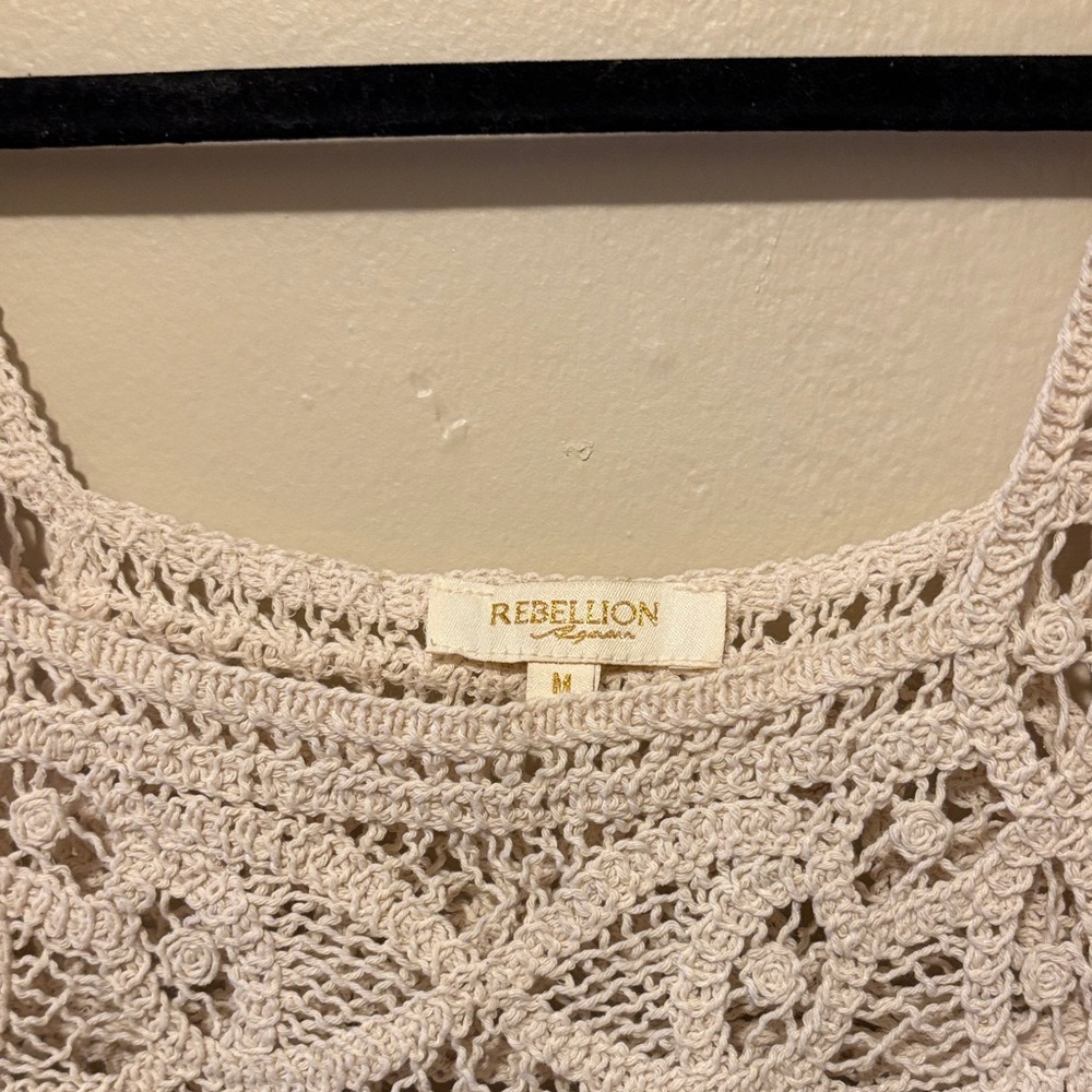 Elegant Beige Crochet Tank with Colorful Beads - Picture 2 of 3